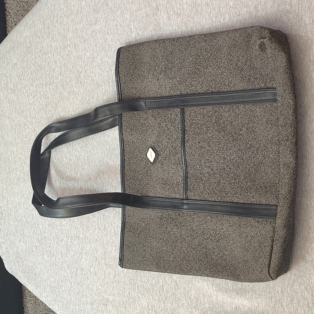 ISANTI ***VINTAGE*** MADE IN ITALY- WOMENS LARGE SHOULDER BAG